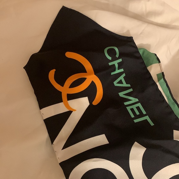 Stunning Authentic limited edition rare and collectible Chanel scarf.Must have! - Picture 8 of 14